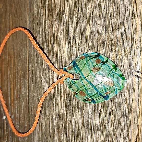 Glass pendant necklace - Picture 3 of 3